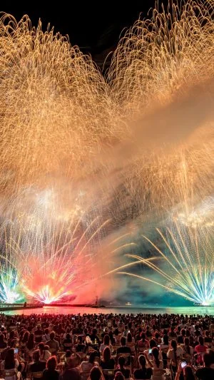 無料壁紙 2025年のフィナーレ。PCとデスクトップ壁紙に最適な4K高画質の無料壁紙。三重県鈴鹿市の鈴鹿げんき花火大会で撮影したフリー写真素材