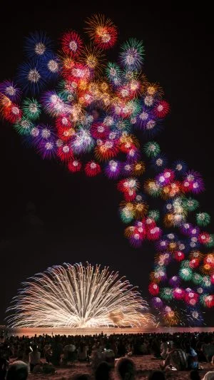 無料スマホ壁紙 龍のように登る。AndroidとiPhoneに対応した4K高画質の無料待ち受け画像。三重県津市の津花火大会で撮影したフリー写真素材