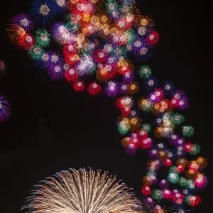 無料スマホ壁紙 龍のように登る。AndroidとiPhoneに対応した4K高画質の無料待ち受け画像。三重県津市の津花火大会で撮影したフリー写真素材