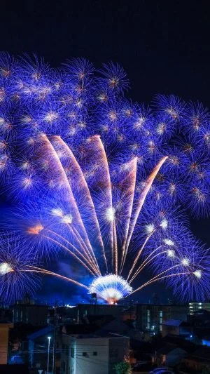 無料スマホ壁紙 全部、青い。AndroidとiPhoneに対応した4K高画質の無料待ち受け画像。三重県津市の津花火大会で撮影したフリー写真素材