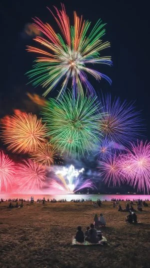 無料スマホ壁紙 虹色リラクゼーション_N。AndroidとiPhoneに対応した4K高画質の無料待ち受け画像。三重県津市の津花火大会で撮影したフリー写真素材