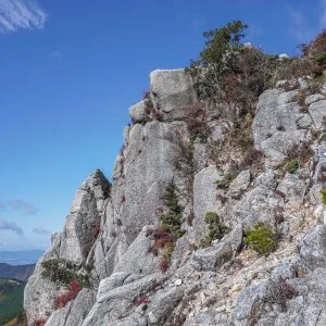 無料スマホ壁紙 獅子岩。AndroidとiPhoneに対応した4K高画質の無料待ち受け画像。三重県亀山市の仙ヶ岳で撮影したフリー写真素材