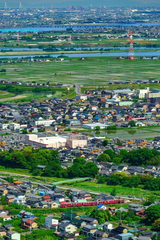 無料スマホ壁紙 桑名〜名古屋を見通す。AndroidとiPhoneに対応した4K高画質の無料待ち受け画像。三重県桑名市の多度山で撮影したフリー写真素材