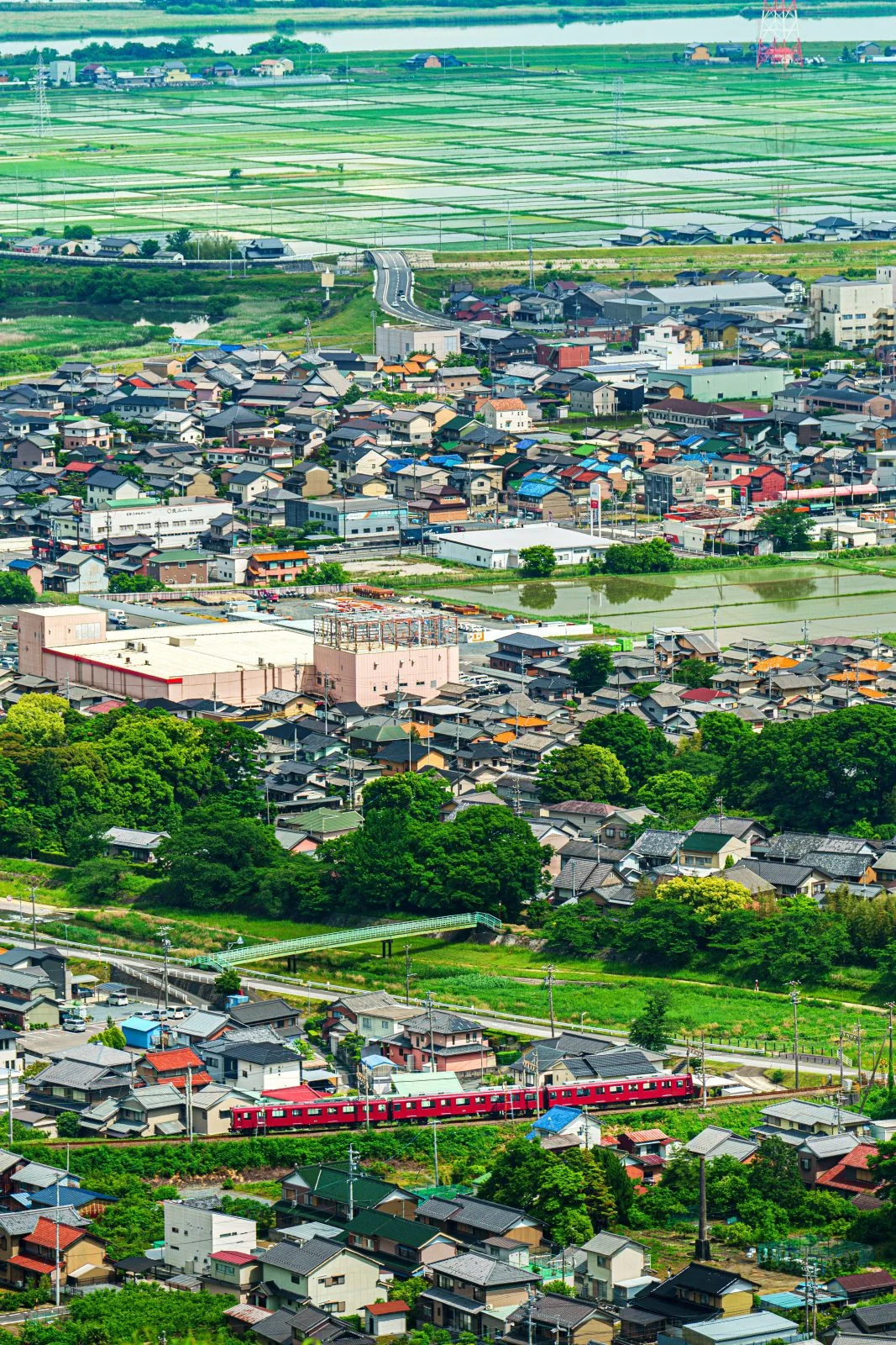無料スマホ壁紙 桑名を走る養老鉄道。AndroidとiPhoneに対応した4K高画質の無料待ち受け画像。三重県桑名市の多度山で撮影したフリー写真素材