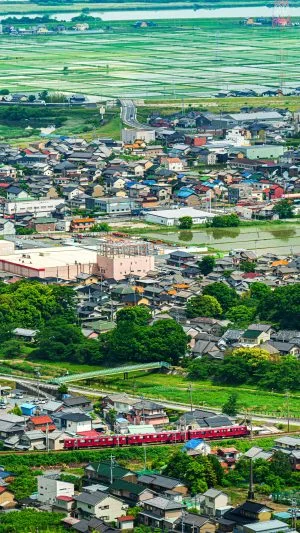 無料スマホ壁紙 桑名を走る養老鉄道。AndroidとiPhoneに対応した4K高画質の無料待ち受け画像。三重県桑名市の多度山で撮影したフリー写真素材