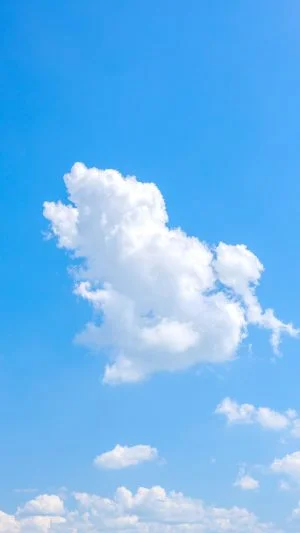 無料スマホ壁紙 田舎の青空。AndroidとiPhoneに対応した4K高画質の無料待ち受け画像。三重県伊賀市の西山の棚田で撮影したフリー写真素材