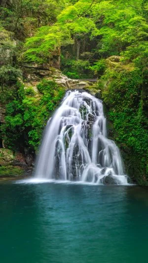 無料スマホ壁紙 ６月の千手滝。AndroidとiPhoneに対応した4K高画質の無料待ち受け画像。三重県名張市の赤目四十八滝で撮影したフリー写真素材