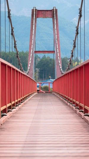 無料壁紙 茶倉の赤い橋。PCとデスクトップ壁紙に最適な4K高画質の無料壁紙。三重県松阪市の道の駅 茶倉駅で撮影したフリー写真素材