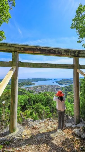 無料スマホ壁紙 新緑の絶景。AndroidとiPhoneに対応した4K高画質の無料待ち受け画像。三重県南伊勢町の五ヶ所浅間山で撮影したフリー写真素材