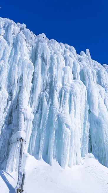 無料壁紙 御在所岳の氷爆。PCとデスクトップ壁紙に最適な4K高画質の無料壁紙。三重県菰野町の御在所ロープウエイで撮影したフリー写真素材