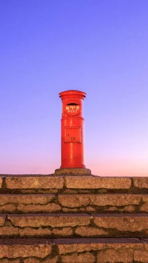 無料スマホ壁紙 夜明けの天空のポスト。AndroidとiPhoneに対応した4K高画質の無料待ち受け画像。三重県伊勢市の伊勢志摩スカイラインで撮影したフリー写真素材