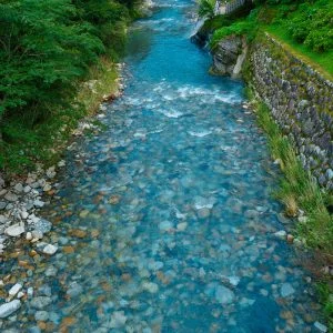 無料スマホ壁紙 奥香肌峡ブルー。AndroidとiPhoneに対応した4K高画質の無料待ち受け画像。三重県松阪市の香肌峡で撮影したフリー写真素材