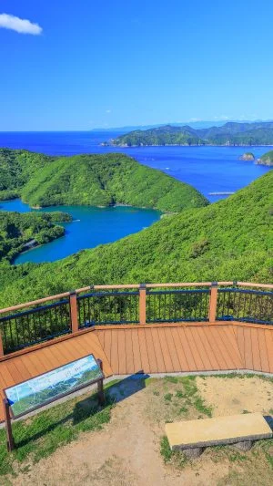 無料スマホ壁紙 展望台の様子。AndroidとiPhoneに対応した4K高画質の無料待ち受け画像。三重県南伊勢町の見江島展望台で撮影したフリー写真素材