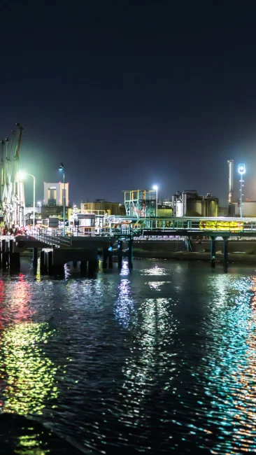 無料壁紙 クルーズから眺める霞ヶ浦。PCとデスクトップ壁紙に最適な4K高画質の無料壁紙。三重県四日市市の四日市コンビナート夜景クルーズで撮影したフリー写真素材