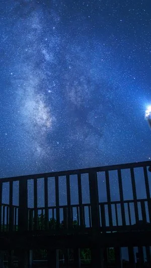 無料壁紙 天の川に近づける展望台。PCとデスクトップ壁紙に最適な4K高画質の無料壁紙。三重県南伊勢町の中ノ磯展望台で撮影したフリー写真素材