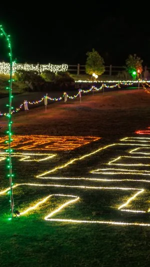 無料壁紙 迷路のようなイルミネーション。PCとデスクトップ壁紙に最適な4K高画質の無料壁紙。三重県紀宝町の光の祭典 in 紀宝で撮影したフリー写真素材