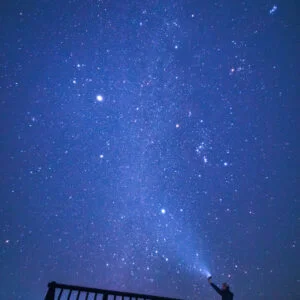 無料スマホ壁紙 冬の天の川に近づいてみた。AndroidとiPhoneに対応した4K高画質の無料待ち受け画像。三重県南伊勢町の中ノ磯展望台で撮影したフリー写真素材