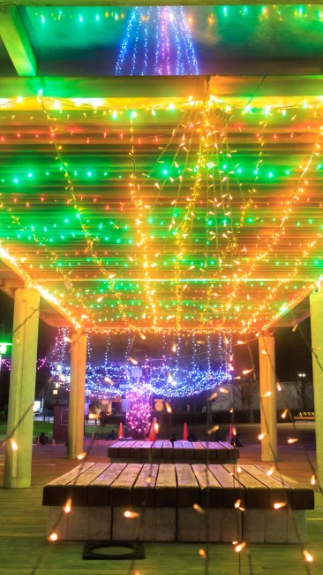 無料壁紙 ライトアップされた東屋。PCとデスクトップ壁紙に最適な4K高画質の無料壁紙。三重県津市の緑の風公園（久居駅東口）で撮影したフリー写真素材