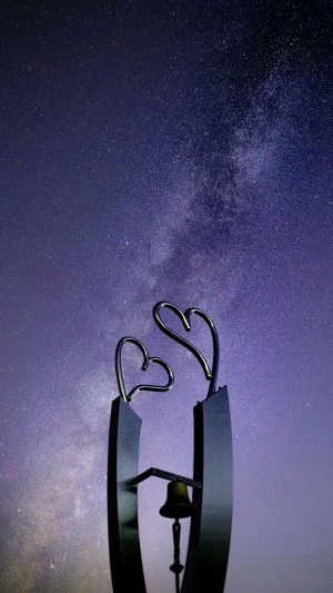 無料スマホ壁紙 夏の天の川。AndroidとiPhoneに対応した4K高画質の無料待ち受け画像。三重県南伊勢町の鵜倉園地で撮影したフリー写真素材