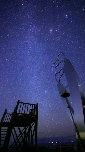 無料スマホ壁紙 冬の天の川。AndroidとiPhoneに対応した4K高画質の無料待ち受け画像。三重県南伊勢町の鵜倉園地で撮影したフリー写真素材