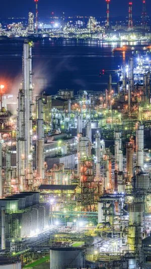 無料スマホ壁紙 100万ドルの工場夜景。AndroidとiPhoneに対応した4K高画質の無料待ち受け画像。三重県四日市市の四日市コンビナートで撮影したフリー写真素材
