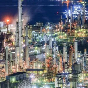 無料スマホ壁紙 100万ドルの工場夜景。AndroidとiPhoneに対応した4K高画質の無料待ち受け画像。三重県四日市市の四日市コンビナートで撮影したフリー写真素材