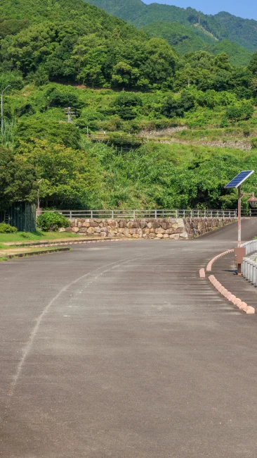 無料壁紙 新鹿海岸公園 大駐車場。PCとデスクトップ壁紙に最適な4K高画質の無料壁紙。三重県熊野市の新鹿海水浴場で撮影したフリー写真素材