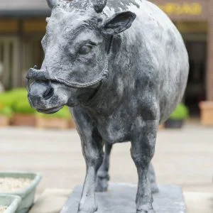 無料スマホ壁紙 松阪牛のモニュメント。AndroidとiPhoneに対応した4K高画質の無料待ち受け画像。三重県松阪市の松阪農業公園ベルファームで撮影したフリー写真素材