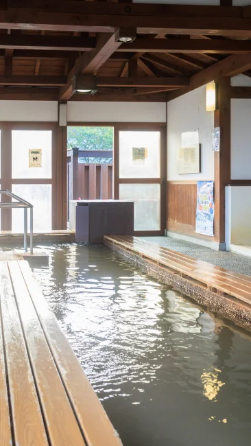 無料壁紙 無料の足湯「関宿温泉 小萬の湯」。PCとデスクトップ壁紙に最適な4K高画質の無料壁紙。三重県亀山市の東海道関宿で撮影したフリー写真素材