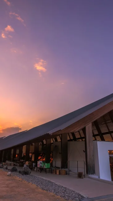 マルシェヴィソンと夕焼け（三重県多気町・VISON）