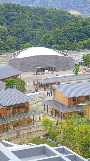 無料壁紙 サンセバスチャン通りと和ヴィソンエリア。PCとデスクトップ壁紙に最適な4K高画質の無料壁紙。三重県多気町のVISONで撮影したフリー写真素材