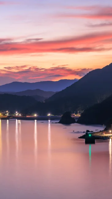 無料壁紙 慥柄浦〜贄浦の夜景。PCとデスクトップ壁紙に最適な4K高画質の無料壁紙。三重県南伊勢町の中ノ磯展望台で撮影したフリー写真素材