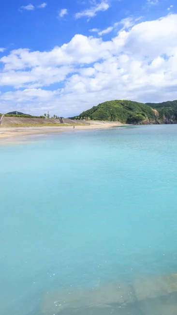 クリスタルブルーのような１０月の海（三重県志摩市・南張海浜公園）