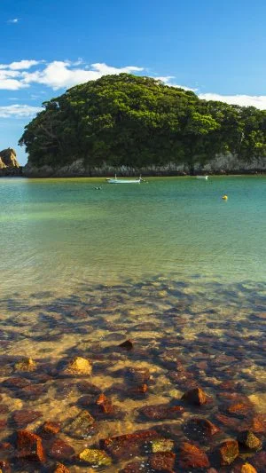 無料スマホ壁紙 碧い海。AndroidとiPhoneに対応した4K高画質の無料待ち受け画像。三重県志摩市のあづり浜で撮影したフリー写真素材