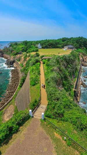 無料スマホ壁紙 安乗崎園地の全貌。AndroidとiPhoneに対応した4K高画質の無料待ち受け画像。三重県志摩市の安乗埼灯台で撮影したフリー写真素材