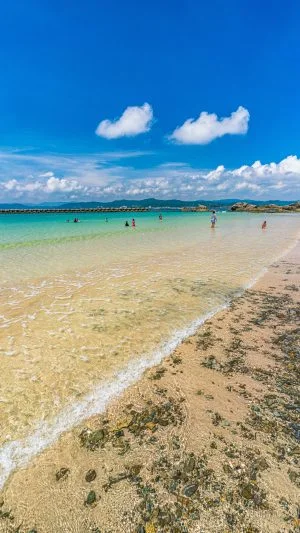 無料スマホ壁紙 まるで沖縄。AndroidとiPhoneに対応した4K高画質の無料待ち受け画像。三重県志摩市の御座白浜海水浴場で撮影したフリー写真素材