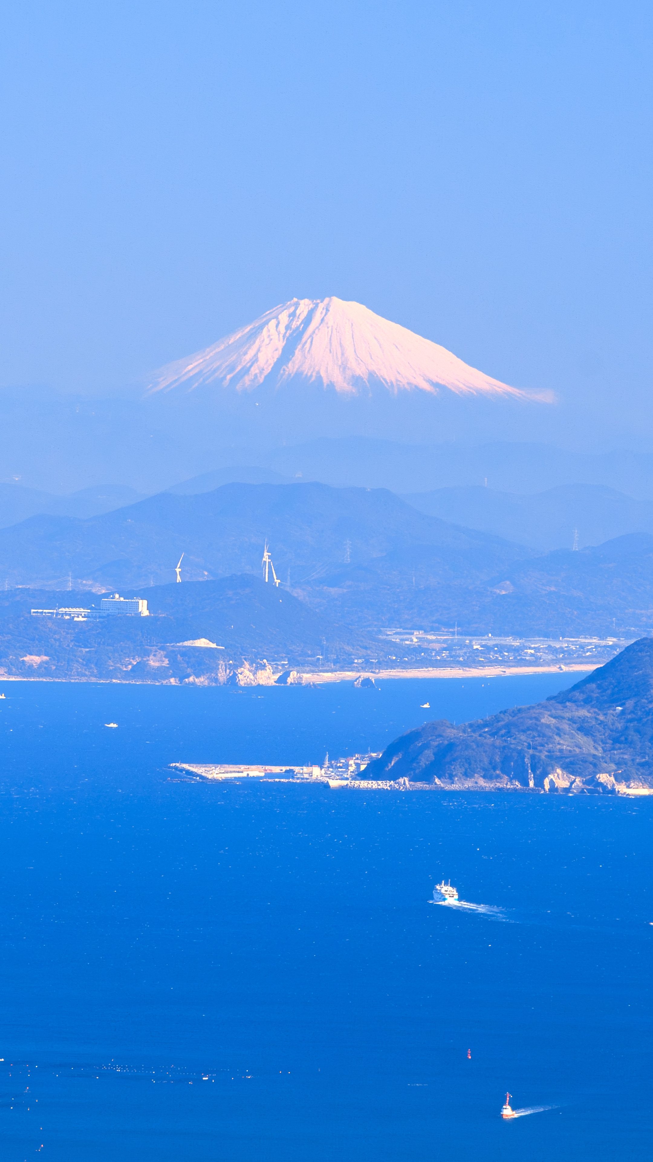 運気が上がる待ち受け 三重県から眺める絶景の富士山。AndroidとiPhoneに対応した4K高画質の無料スマホ壁紙。三重県伊勢市の伊勢志摩スカイラインで撮影したフリー写真素材