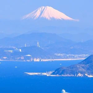 運気が上がる待ち受け 三重県から眺める絶景の富士山。AndroidとiPhoneに対応した4K高画質の無料スマホ壁紙。三重県伊勢市の伊勢志摩スカイラインで撮影したフリー写真素材