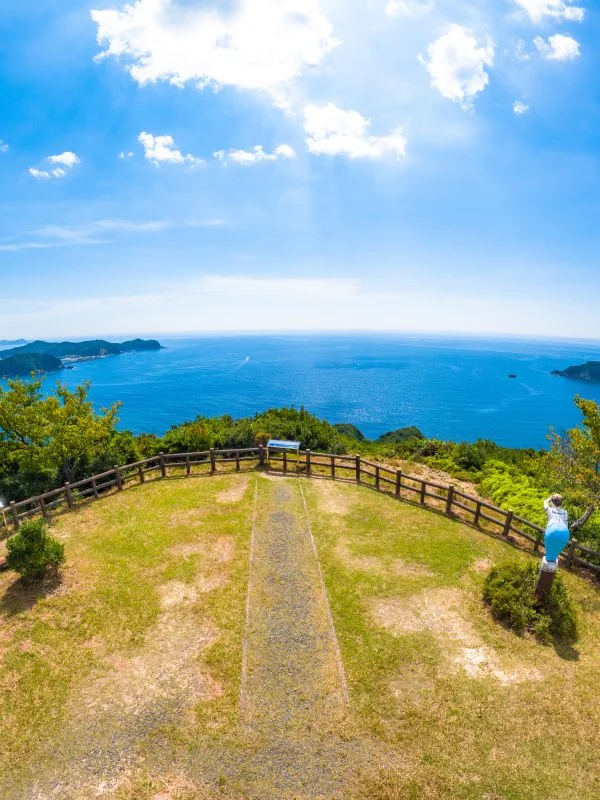 無料スマホ壁紙 海は広いな大きいな〜。AndroidとiPhoneに対応した4K高画質の無料待ち受け画像。三重県南伊勢町の南海展望台で撮影したフリー写真素材