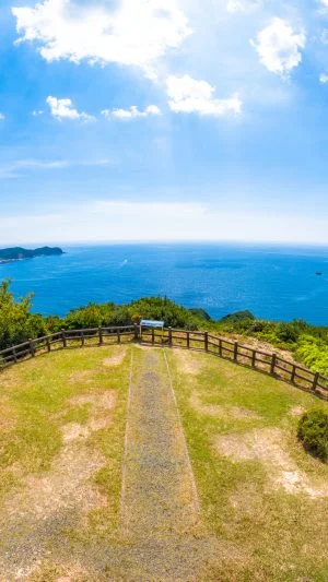 無料スマホ壁紙 海は広いな大きいな〜。AndroidとiPhoneに対応した4K高画質の無料待ち受け画像。三重県南伊勢町の南海展望台で撮影したフリー写真素材