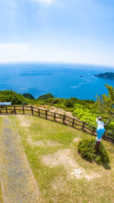 無料壁紙 太平洋〜相賀浦ニワ浜を一望。PCとデスクトップ壁紙に最適な4K高画質の無料壁紙。三重県南伊勢町の南海展望台で撮影したフリー写真素材