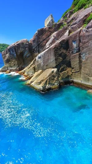 無料スマホ壁紙 絶景のオハイブルー。AndroidとiPhoneに対応した4K高画質の無料待ち受け画像。三重県尾鷲市のオハイで撮影したフリー写真素材