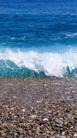 無料スマホ壁紙 熊野灘の青。AndroidとiPhoneに対応した4K高画質の無料待ち受け画像。三重県熊野市の七里御浜で撮影したフリー写真素材