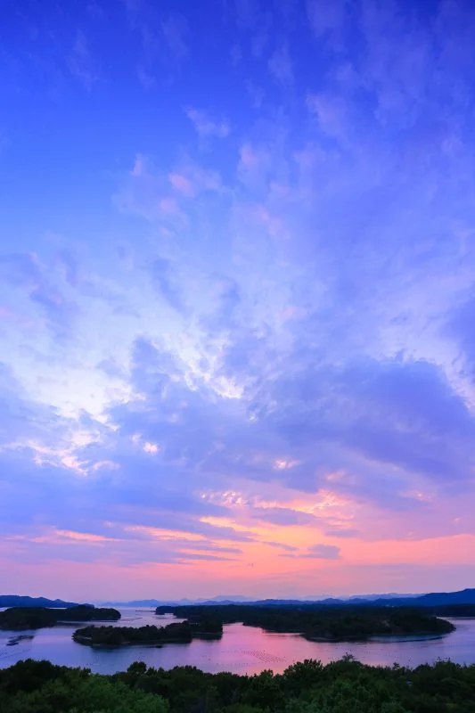 無料スマホ壁紙 夕焼けマジックアワー。AndroidとiPhoneに対応した4K高画質の無料待ち受け画像。三重県志摩市のともやま公園（桐垣展望台）で撮影したフリー写真素材