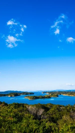 無料スマホ壁紙 青く美しい志摩の海。AndroidとiPhoneに対応した4K高画質の無料待ち受け画像。三重県志摩市のともやま公園（桐垣展望台）で撮影したフリー写真素材