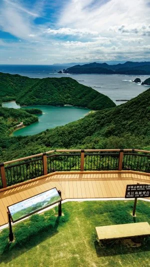 無料スマホ壁紙 見江島展望台からの眺め。AndroidとiPhoneに対応した4K高画質の無料待ち受け画像。三重県南伊勢町の鵜倉園地で撮影したフリー写真素材