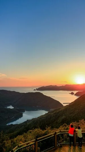 無料スマホ壁紙 ハートの入り江と夕焼け。AndroidとiPhoneに対応した4K高画質の無料待ち受け画像。三重県南伊勢町の鵜倉園地で撮影したフリー写真素材