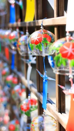 無料スマホ壁紙 アサガオの風鈴。AndroidとiPhoneに対応した4K高画質の無料待ち受け画像。三重県伊賀市の広禅寺で撮影したフリー写真素材