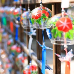 無料スマホ壁紙 アサガオの風鈴。AndroidとiPhoneに対応した4K高画質の無料待ち受け画像。三重県伊賀市の広禅寺で撮影したフリー写真素材