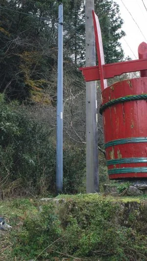 無料壁紙 赤桶。PCとデスクトップ壁紙に最適な4K高画質の無料壁紙。三重県松阪市の水屋神社で撮影したフリー写真素材